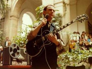 [Robert Fripp Photo - 17K]
