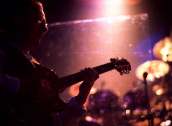 [Robert Fripp Photo - 15K]
